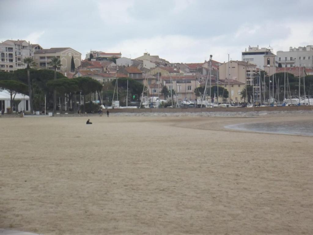 Appartement Spacieux Et Calme Classe 4 Etoiles, A 300M De La Mer Sainte-Maxime Exterior foto